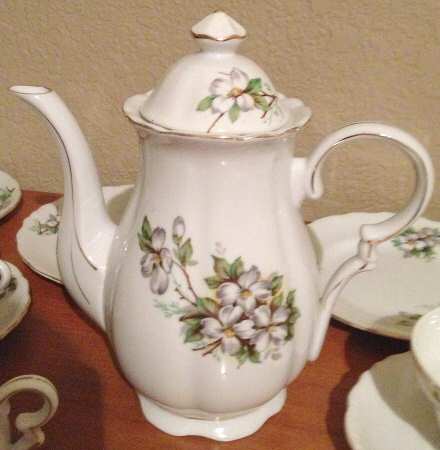 Dogwood Coffee Pot & Lid