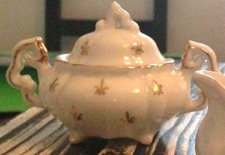 Fleur De Lis (Scalloped) Mini Sugar Bowl & Lid