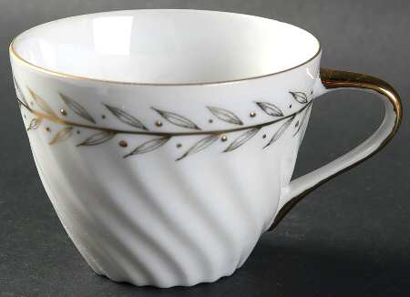 Golden Laurel Flat Cup