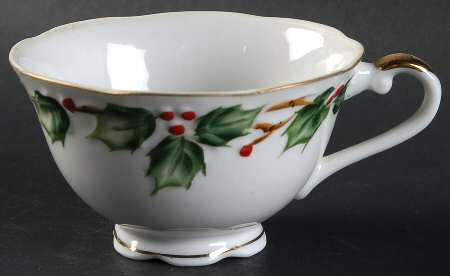 Holly Garland Footed Cup