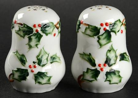 Holly Garland Salt & Pepper Set