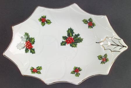 Holly 7" Leaf Dish by Lefton