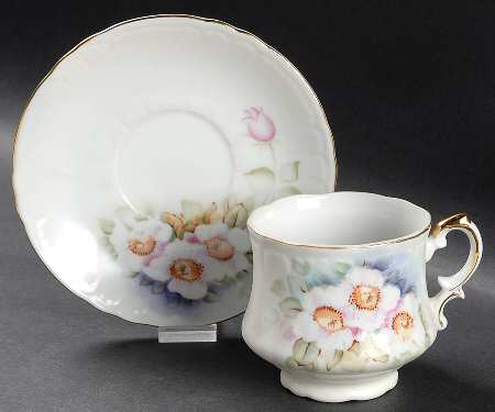 Magnolia Footed Cup & Saucer Set