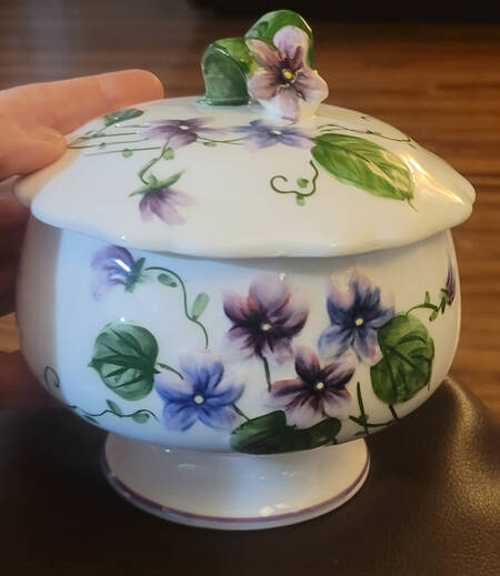 Sweet Violets Candy Box & Lid
