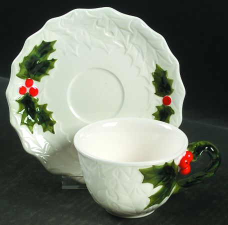 White Holly Flat Cup & Saucer Set