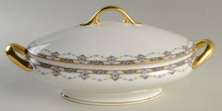 Clairette Oval Covered Vegetable