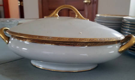 Elysee Oval Covered Vegetable
