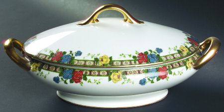 Fleurette Oval Covered Vegetable