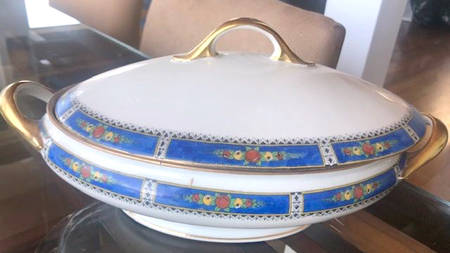Jardin Bleu Oval Covered Vegetable