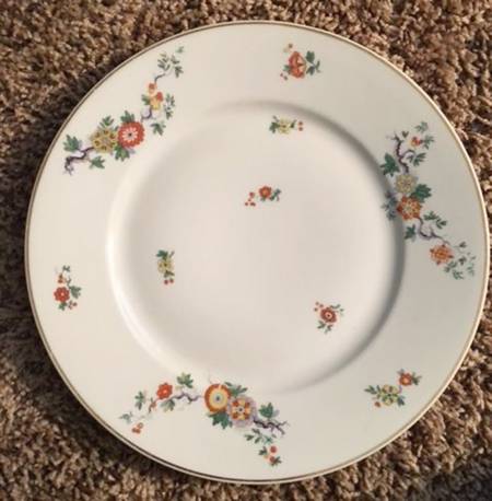LEG8 Dinner Plate