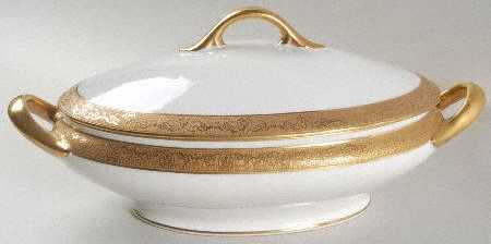 Versailles Oval Covered Vegetable