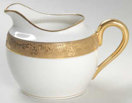 Versailles Creamer