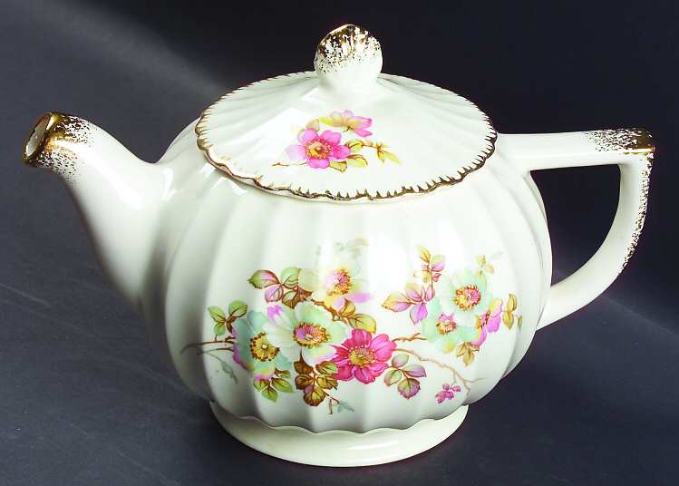 Bramble (Filigree 3KGFE) Teapot & Lid