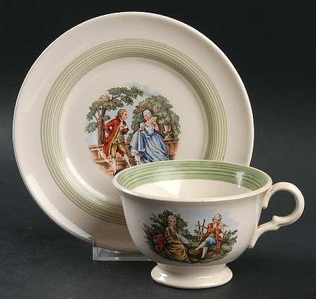 Chantilly Footed Cup & Saucer Set