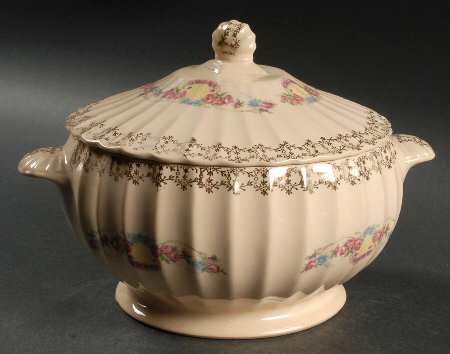 Chateau Round Covered Vegetable