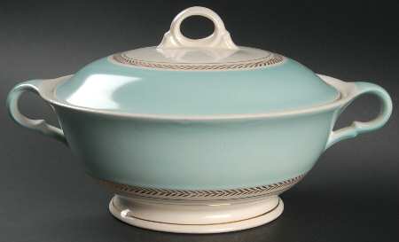 Federal Araby Blue Round Covered Vegetable
