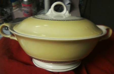 Federal Jonquil Yellow Round Covered Vegetable