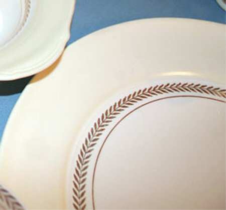 Federal Royal Ivory Dinner Plate