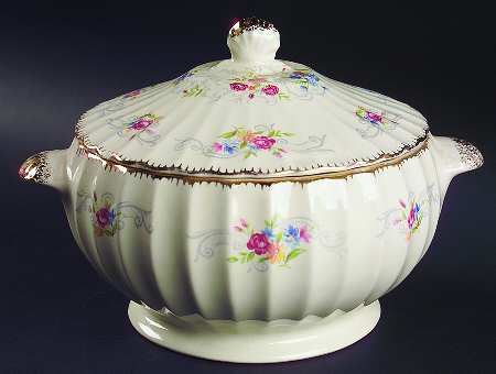 Jennie Lind Round Covered Vegetable