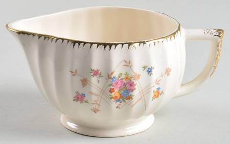New Princess (Scalloped, Gold Trim) Creamer