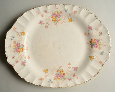 New Princess (Scalloped, Gold Trim) 11" Oval Serving Platter