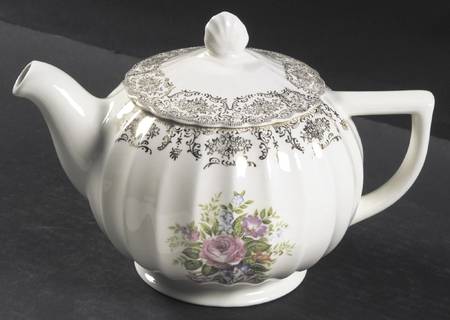 Rosalie (Scalloped) Teapot & Lid
