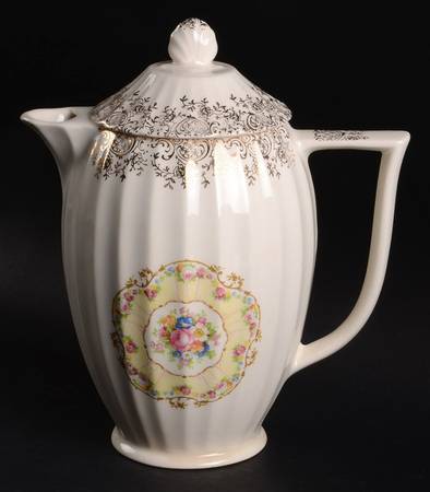 Toledo Delight White Coffee Pot & Lid