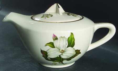Trillium White (Glamour, Coupe) Teapot & Lid
