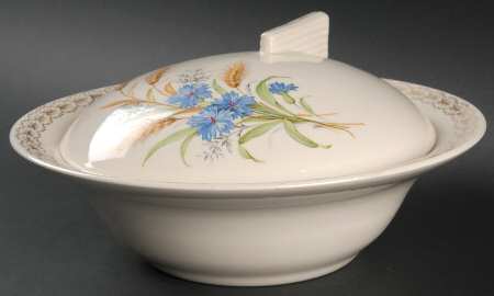 Wheatfield Smooth Edge Round Covered Vegetable