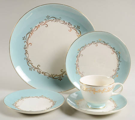 Gold Crown 5 Piece Place Setting