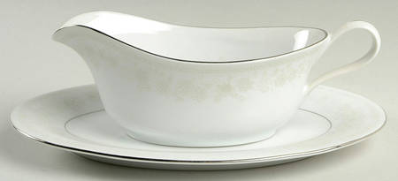 Chantilly Gravy Boat & Underplate