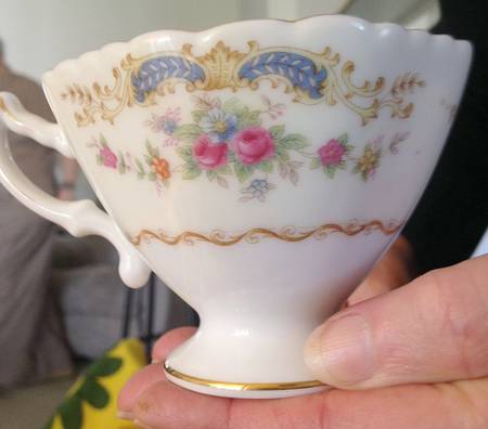 LIY1 Footed Cup