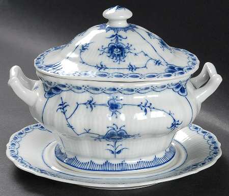 Blue Fjord (Scalloped) Sauce Boat & Lid with Underplate