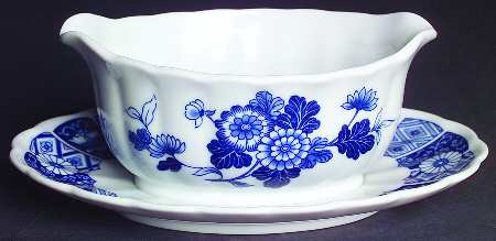 Gravy Boat with Attached Underplate