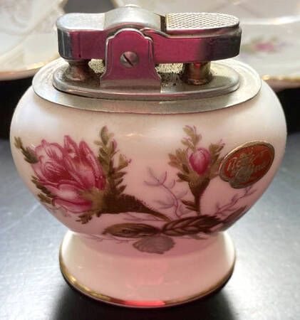 Pompadour Rose (Gold Trim) Cigarette Lighter