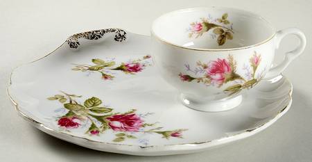 Pompadour Rose (Gold Trim) Snack Plate & Cup Set