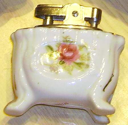Pompadour Rose (Gold Trim) Cigarette Lighter