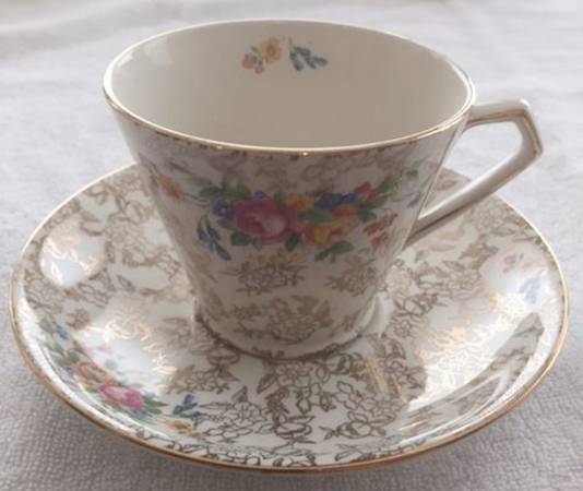2528 Flat Cup & Saucer Set
