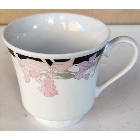 Iris Footed Cup