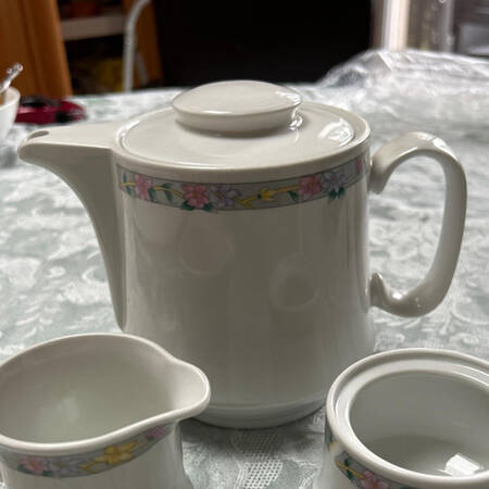 Opal Teapot & Lid