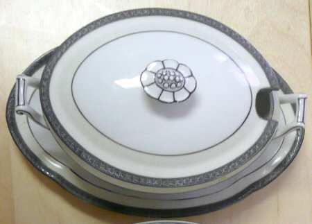 LNT1 Gravy Boat w/Attached Underplate & Lid