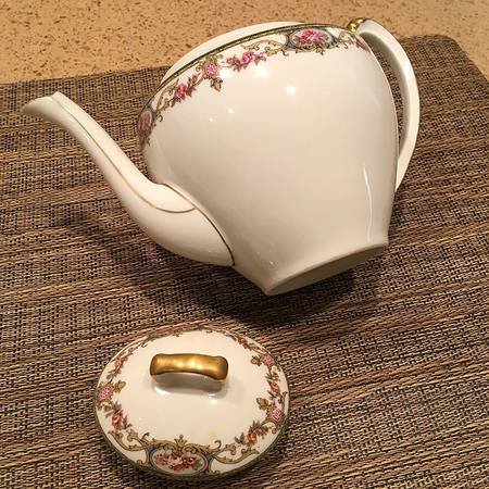 LNT22 Teapot & Lid