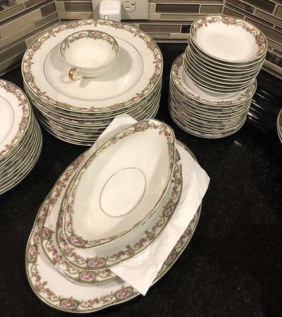 LNT22 Gravy Boat with Attached Underplate