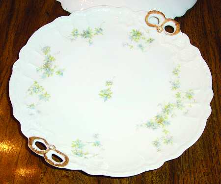 LNT23 Handled Cake Plate