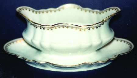 LNT48 Gravy Boat with Attached Underplate