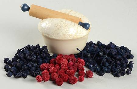 Woven Traditions Classic Blue Berries & Dough for Miniature Mixing Bowl Set