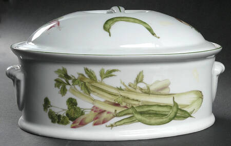 Vegetables 3 Quart Oval Covered Casserole