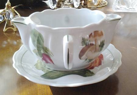 Vegetables Gravy Boat & Underplate
