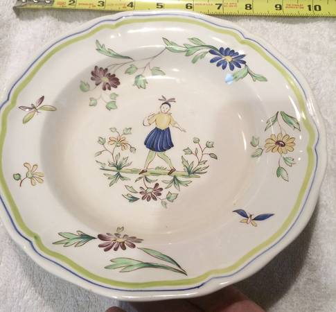 Moustiers Dinner Plate