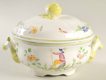 Moustiers Round Covered Vegetable